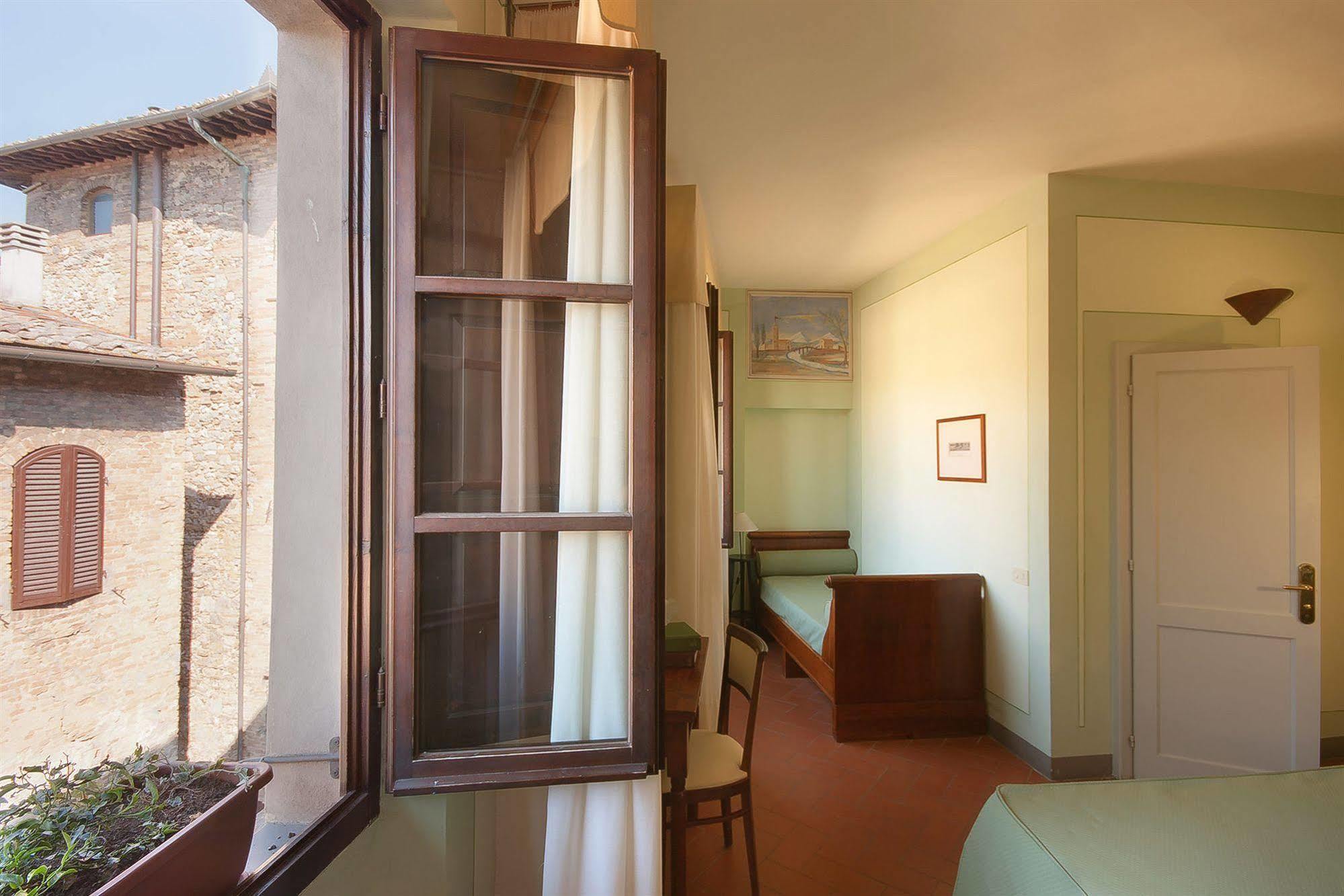 Hotel L'Antico Pozzo San Gimignano Esterno foto