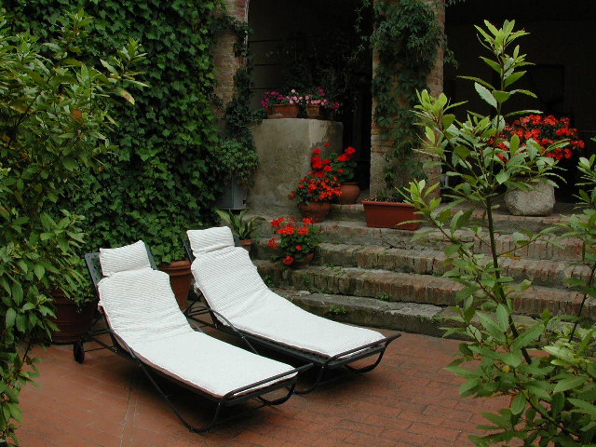 Hotel L'Antico Pozzo San Gimignano Esterno foto